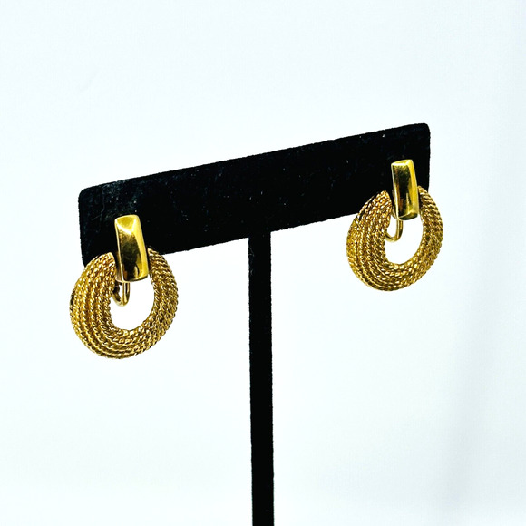 VTG Napier Earrings Door Knocker Textured Rope Gold Tone Screw Back Clip On 80s - Picture 1 of 12